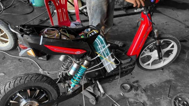 co-nen-nang-cap-binh-ac-quy-xe-dien-de-xe-chay-khoe-hon-khong