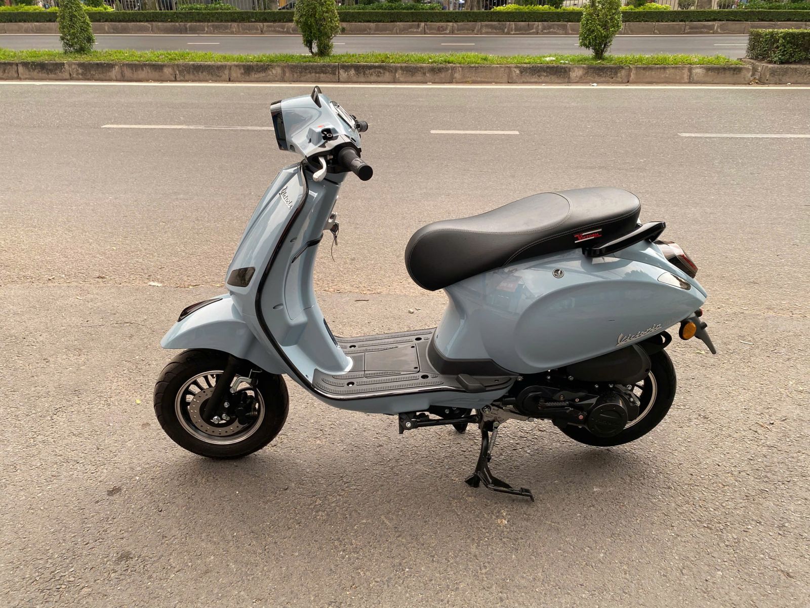 Cục đăng kiểm lên tiếng khi tin đồn 96% xe xăng ngừng bán vào năm 2030