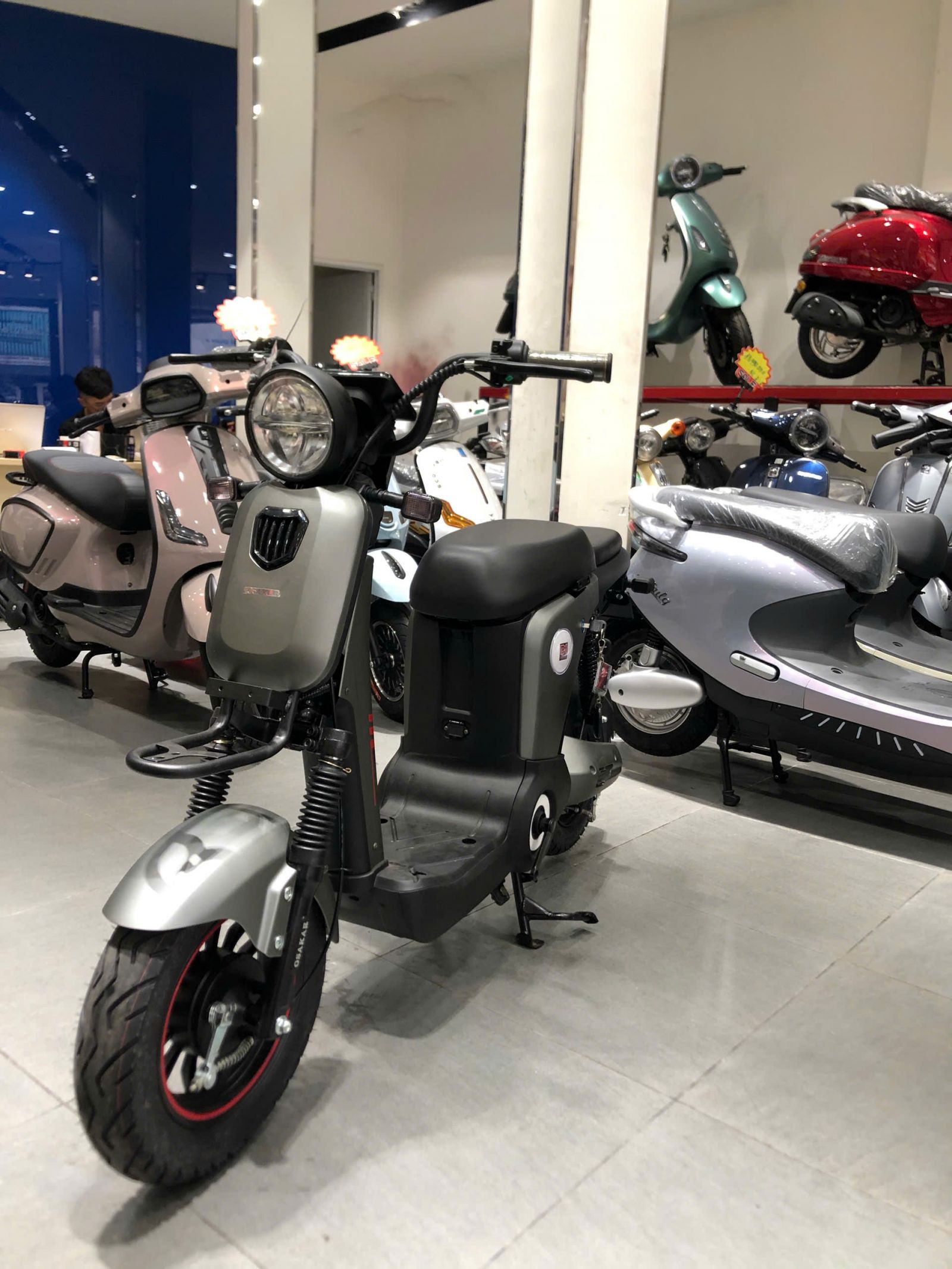 Xe sạc bao lâu thì đầy và tốn bao nhiêu điện