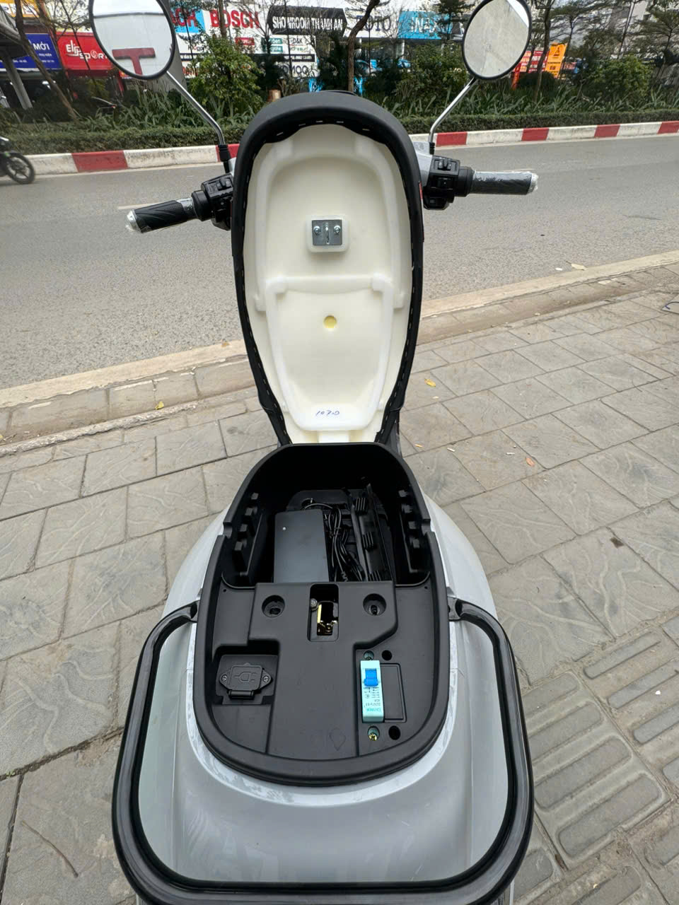 Dù giá xăng có tăng cao thì nhất quyết vẫn không đổi sang xe máy điện?