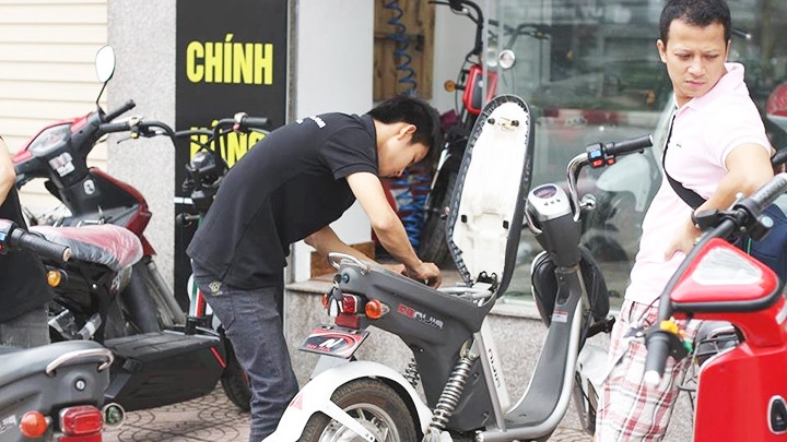 Dùng sạc xe điện sử dụng Pin Lithium để sạc cho xe điện ắc quy có được không?