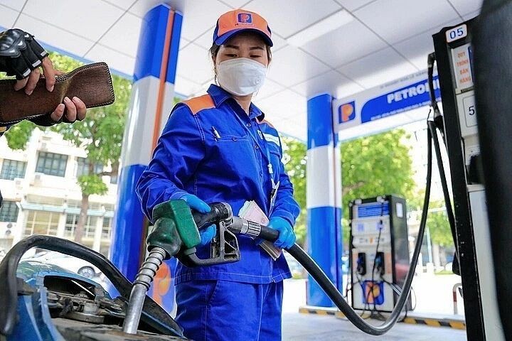 Giá xăng dầu đã lên tới 30.000 đồng/lít, nếu mua xe mới, bạn sẽ chọn xe xăng hay xe điện?