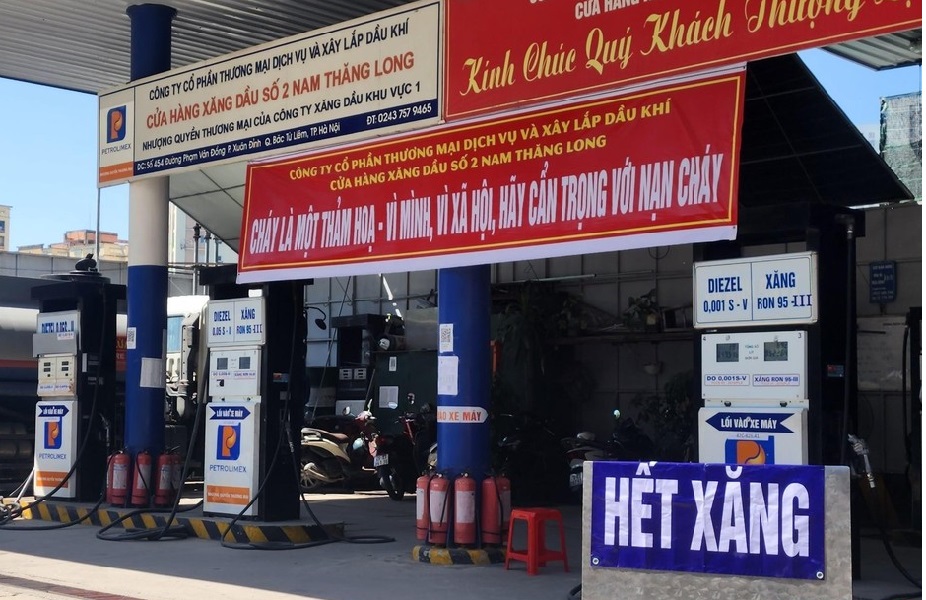 Giá xăng tiếp tục tăng mạnh và khan hiếm, người tiêu dùng bắt đầu nghĩ nhiều hơn đến xe điện