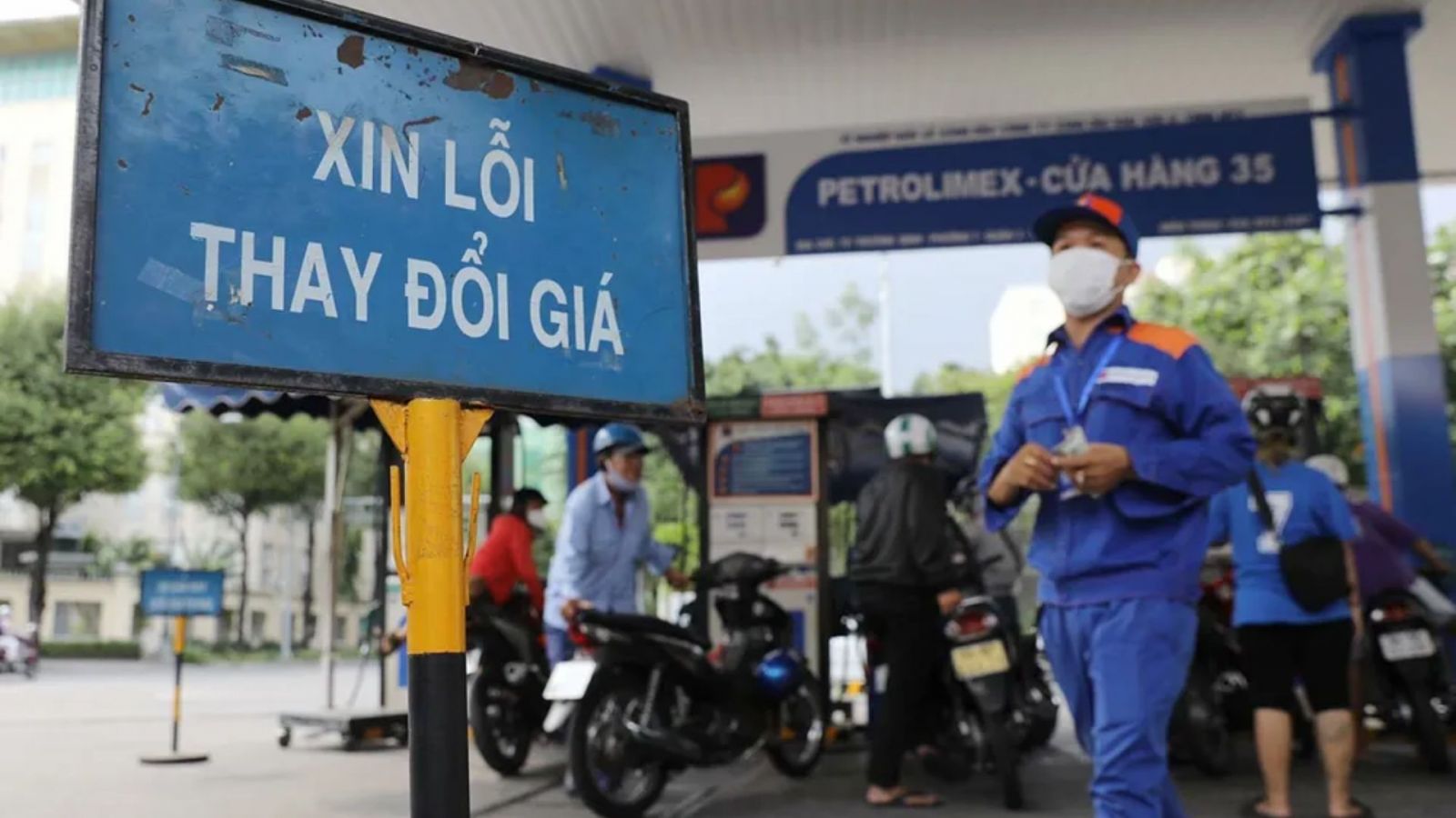 Giá xăng tiếp tục tăng mạnh và khan hiếm, người tiêu dùng bắt đầu nghĩ nhiều hơn đến xe điện