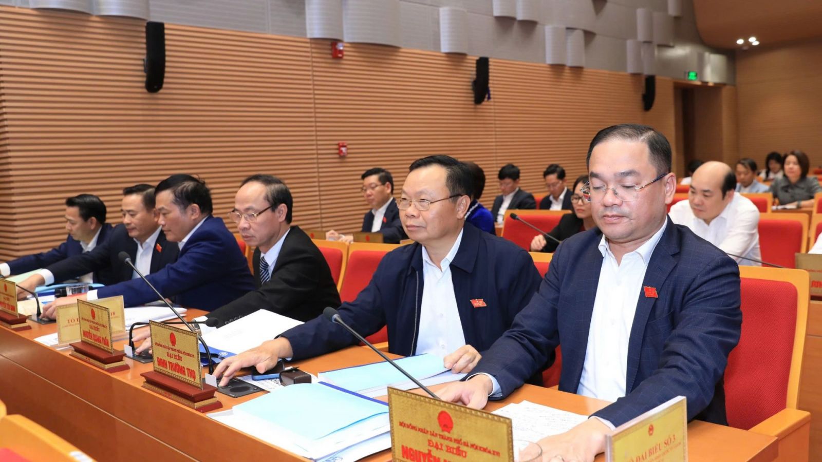 Hà Nội Sau Cuộc Họp 26/11: cấm xe chạy xăng, dầu theo giờ tại 9 phường từ 1-7-2026