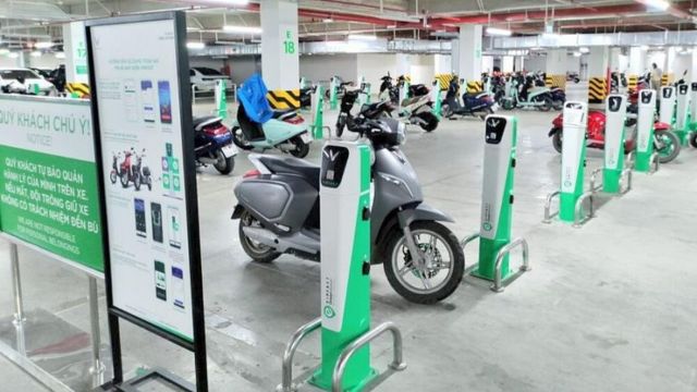 So sánh giữa đổ xăng và sạc điện: Lựa chọn nào thông minh hơn?