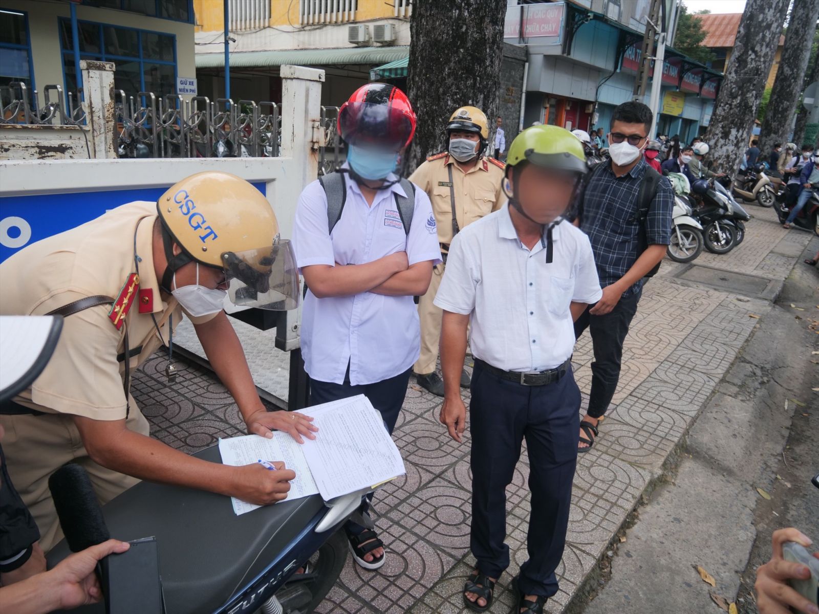 Học sinh đi xe 50cc có bị phạt không? Hiểu đúng luật để tránh oan sai khi tham gia giao thông