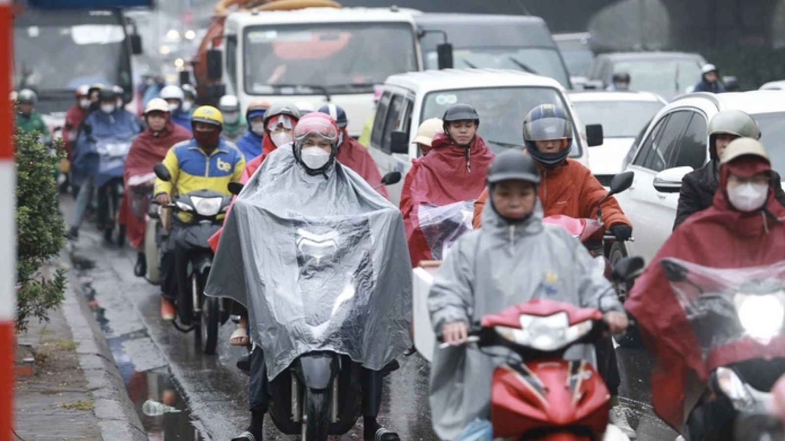 Hà Nội đang đứng trướ