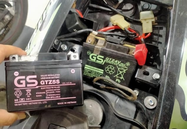 Sự khác biệt cơ bản giữa ắc quy xe máy và ắc quy xe điện