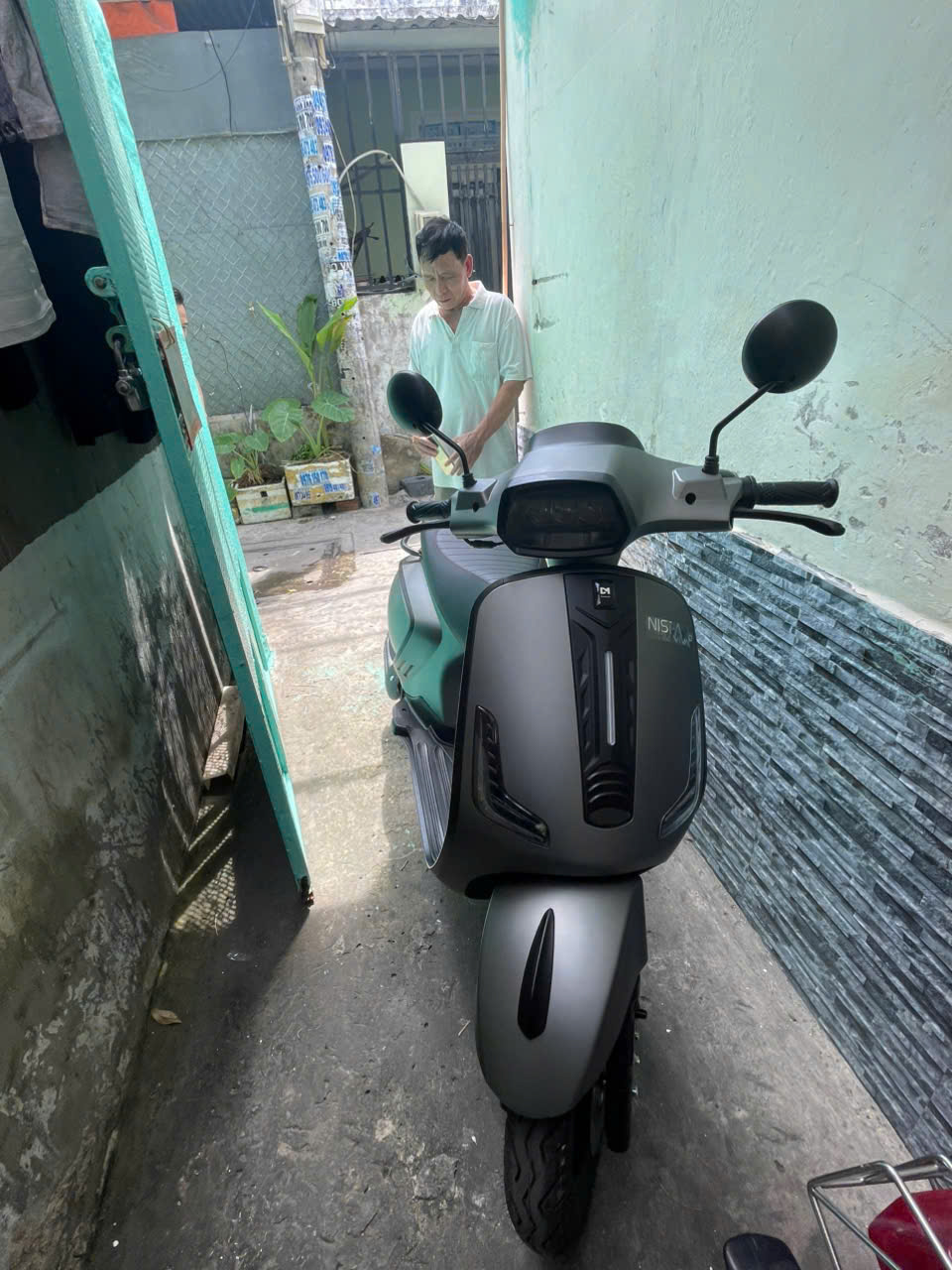 Anh Trai mua cho vợ mình chiếc xe ga 50cc Osakar Nispa Viva P