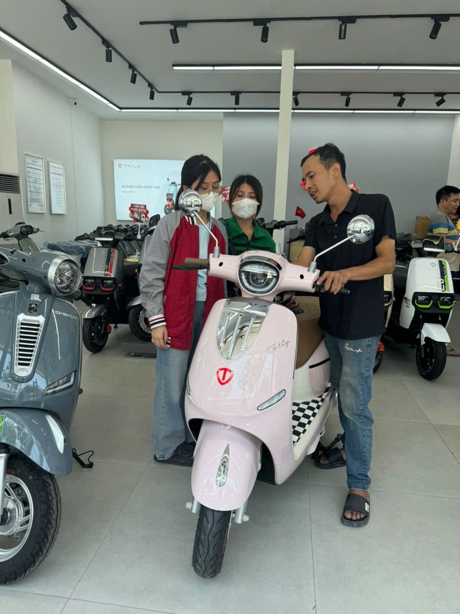 em gái chọn mua tailg r71 chạy 100km