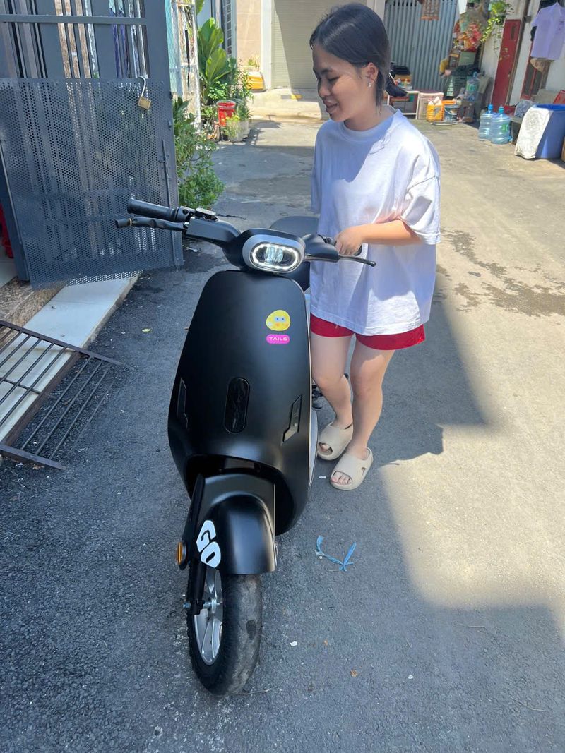 khách mua xe đạp điện tailg hotgirl gr55
