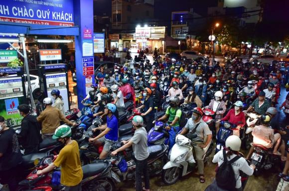 Doanh nghiệp được khuyến khích tổ chức làm việc online từ xa để tiết kiệm xăng dầu