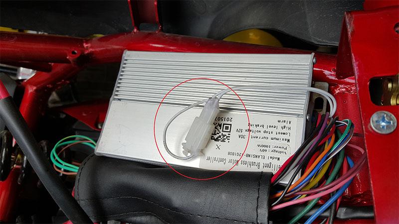 Nguy cơ hiểm họa khi tự ý cắt dây hạn chế tốc độ xe điện