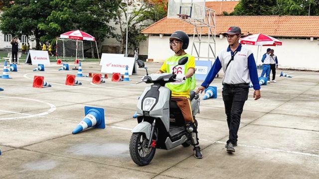 Nhà trường rèn kỹ năng lái xe an toàn cho học sinh và lựa chọn phương tiện phù hợp