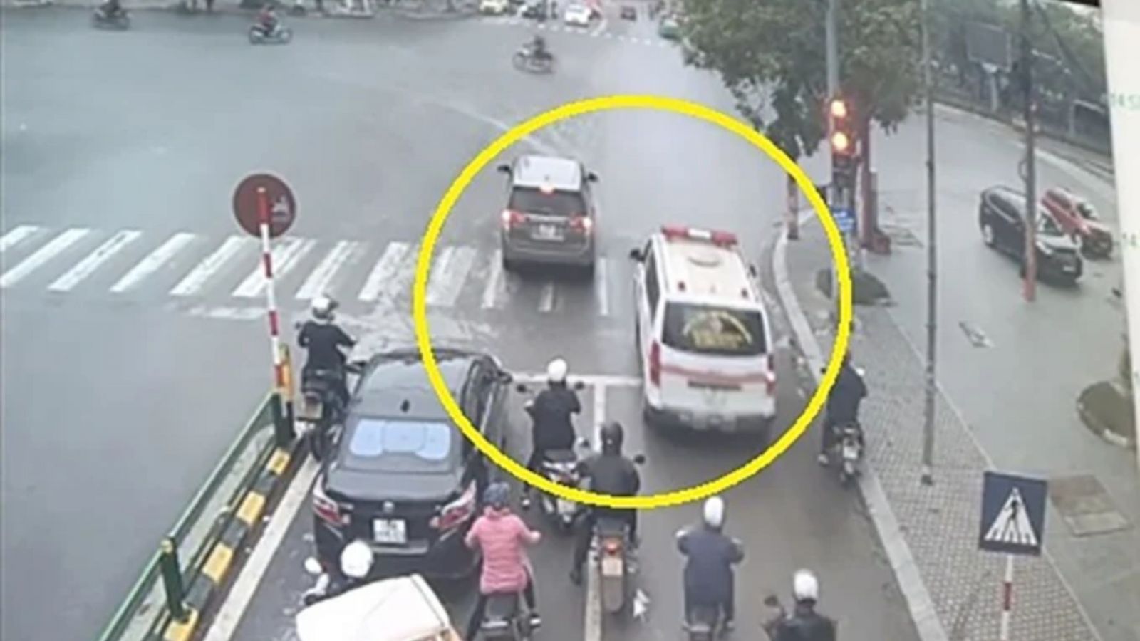 Phạt nguội vượt đèn đỏ: Người dân cần biết để bảo vệ quyền lợi