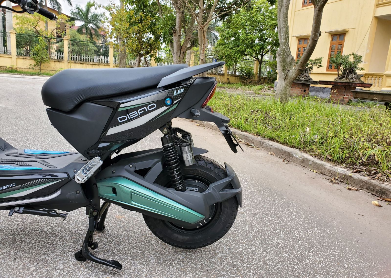Xe máy điện liệu là lựa chọn đúng đắn trong mùa mưa? Gợi ý hay: xe máy điện Xmen Neo Dibao 2022