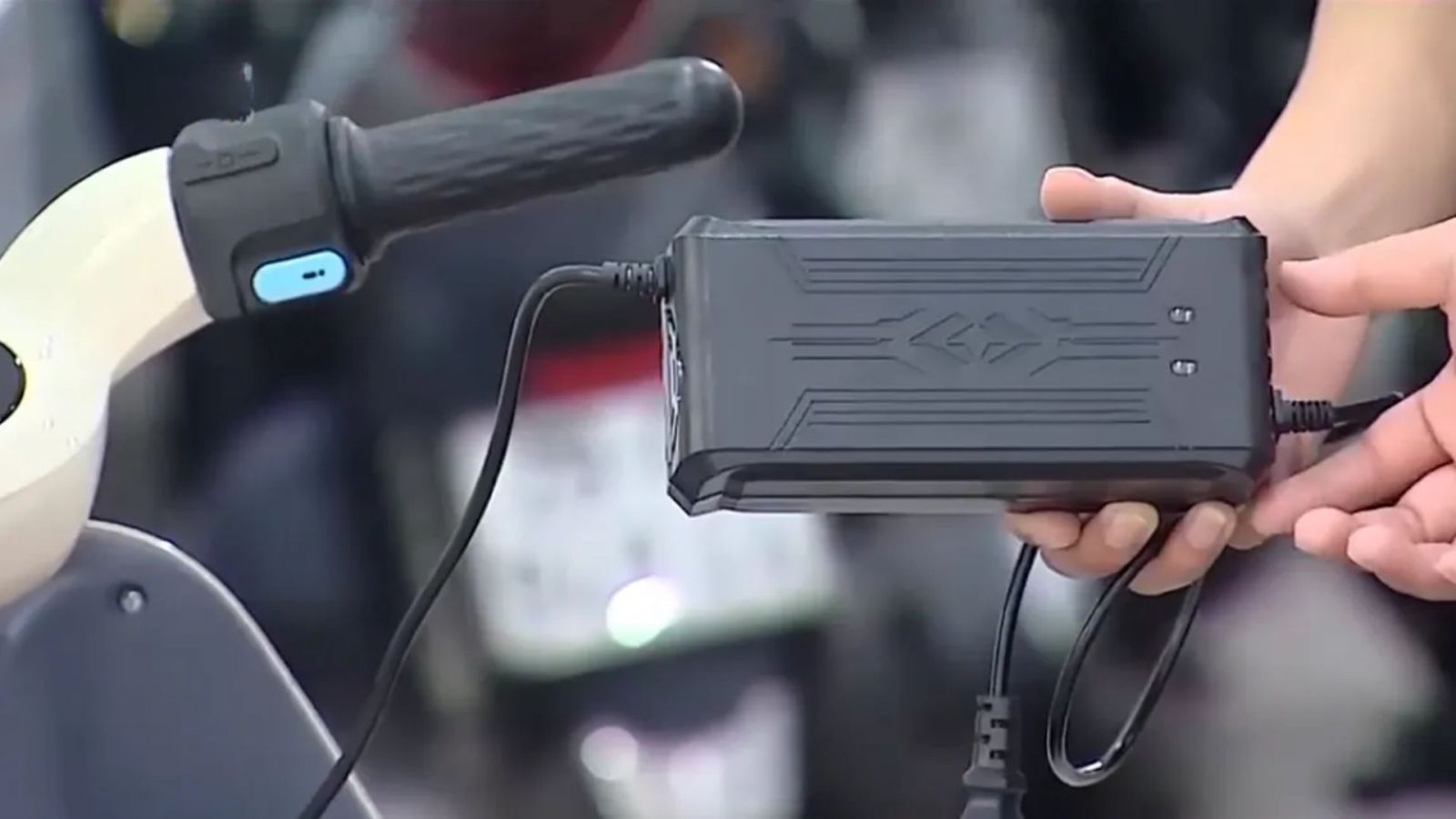 Sạc xe điện an toàn từ A đến Z: Bí quyết giúp pin bền và tránh cháy nổ