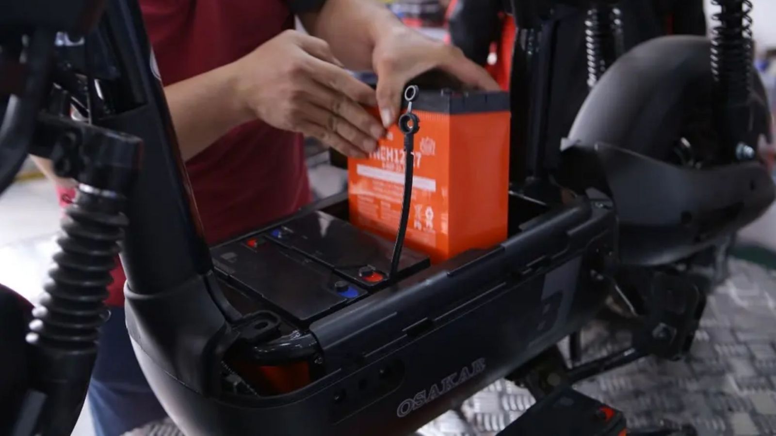 Sạc xe điện an toàn từ A đến Z: Bí quyết giúp pin bền và tránh cháy nổ