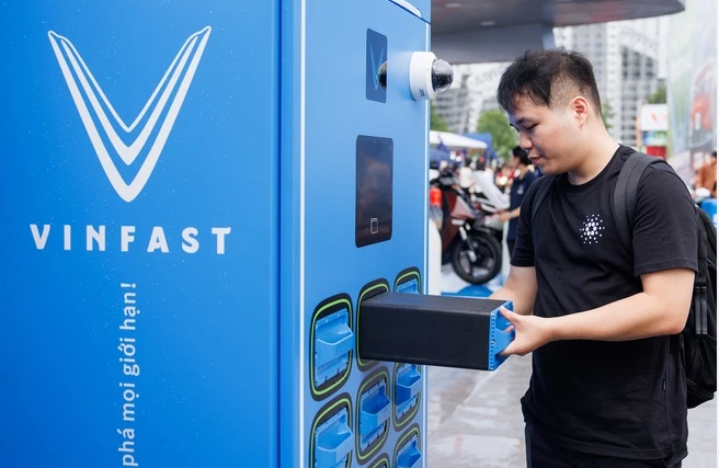 Người dùng nói gì khi đi đổi pin xe máy điện tại Hà Nội