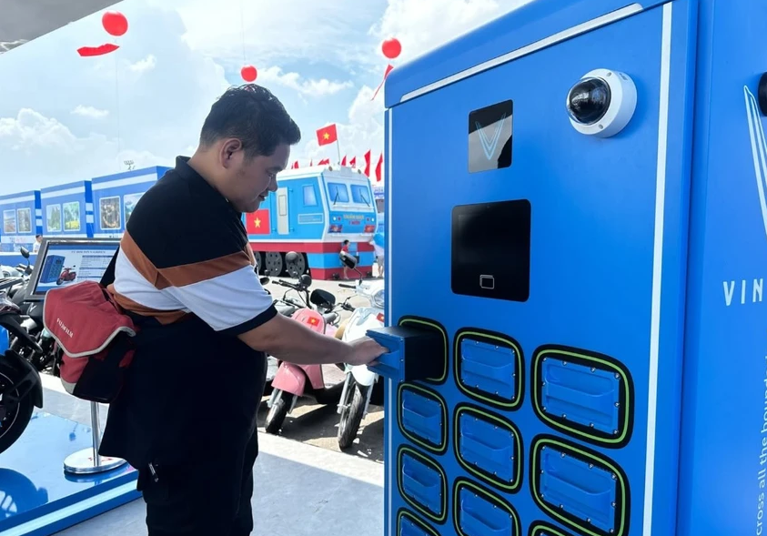 Khi trạm sạc chưa theo kịp xe điện, TP HCM liền yêu cầu tăng tốc độ