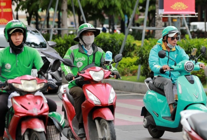 Vì sao việc cấm xe máy xăng ở Hà Nội không còn gây bất ngờ?