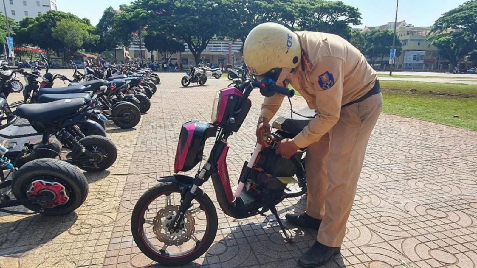 Siết chặt xe điện độ để bảo vệ an toàn hay gây nhiều băn khoăn?