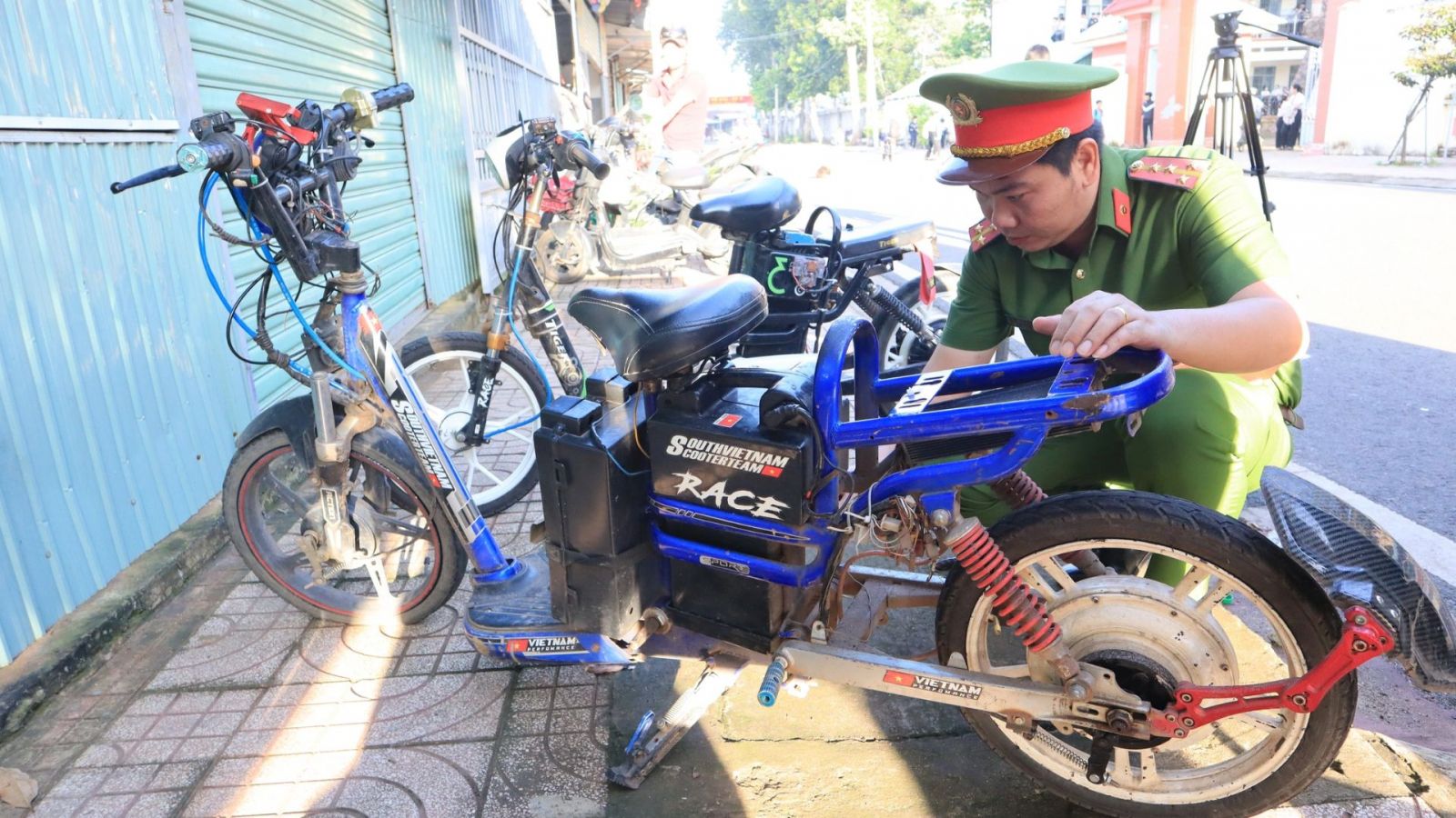 Siết chặt xe điện độ để bảo vệ an toàn hay gây nhiều băn khoăn?