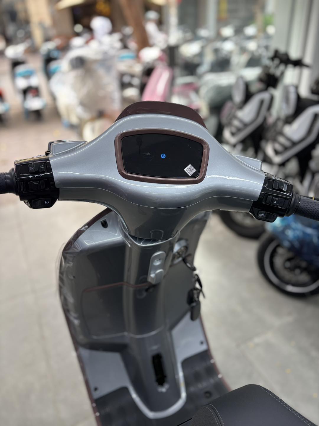 Tailg NOVA R54 Plus xe scooter điện cao cấp tích hợp số lùi hiện đại