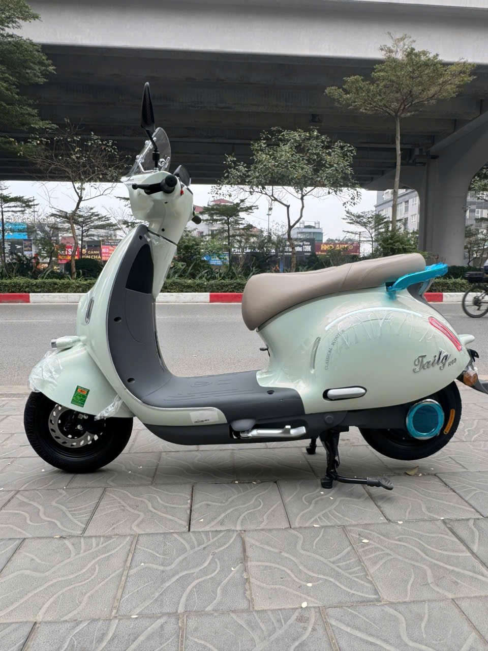 Giữa phố thị có một nàng thơ mang tên Tailg R60