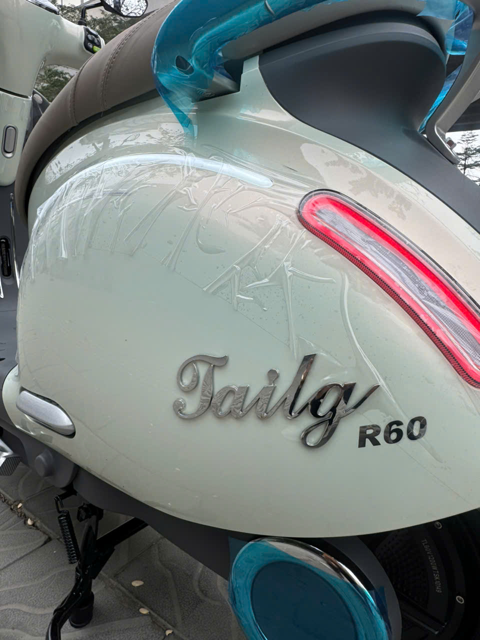 Giữa phố thị có một nàng thơ mang tên Tailg R60