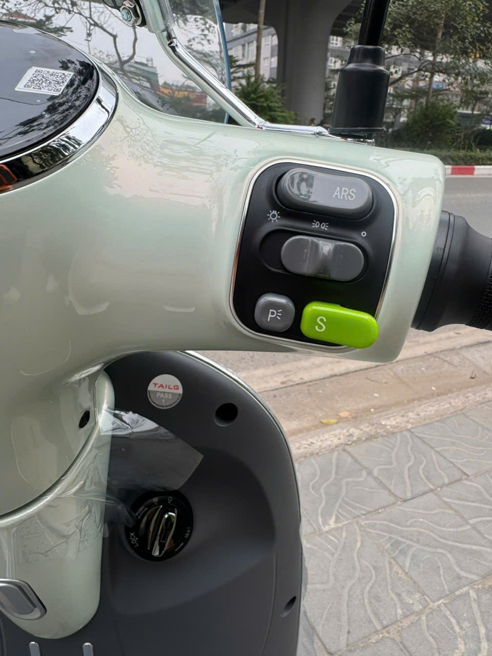 Giữa phố thị có một nàng thơ mang tên Tailg R60