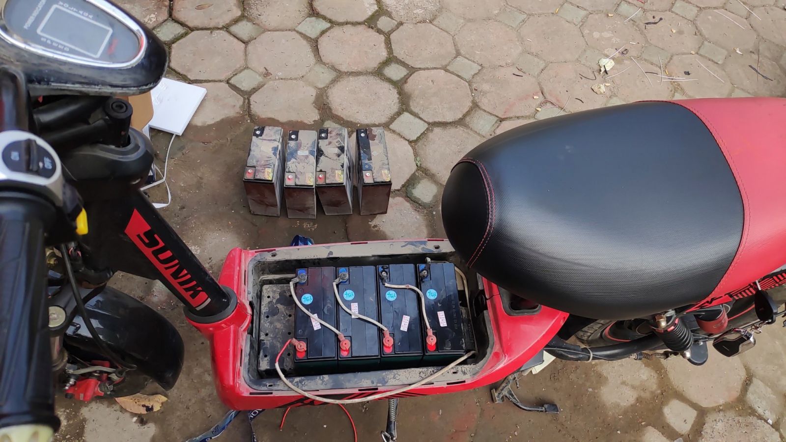 Ắc quy xe điện vẫn nóng sau 30 phút dừng xe, nguyên nhân đằng sau là gì?