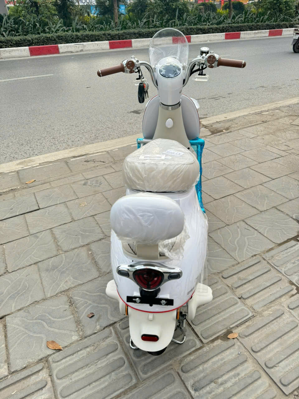 Xe xăng không được đi, xe điện không được gửi: Rốt cuộc đi gì?