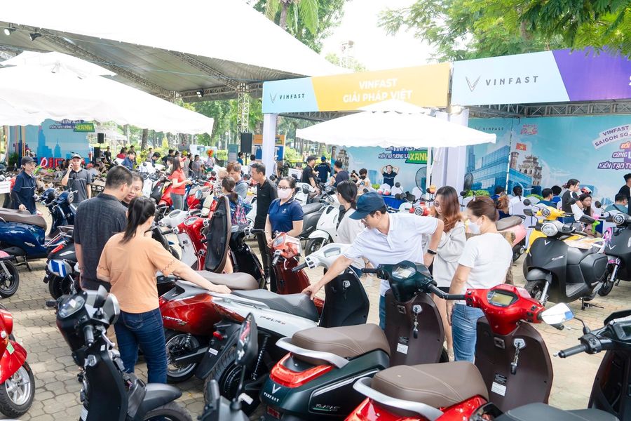 hà nội nghiên cứu tăng lệ phí trước bạ xe xăng