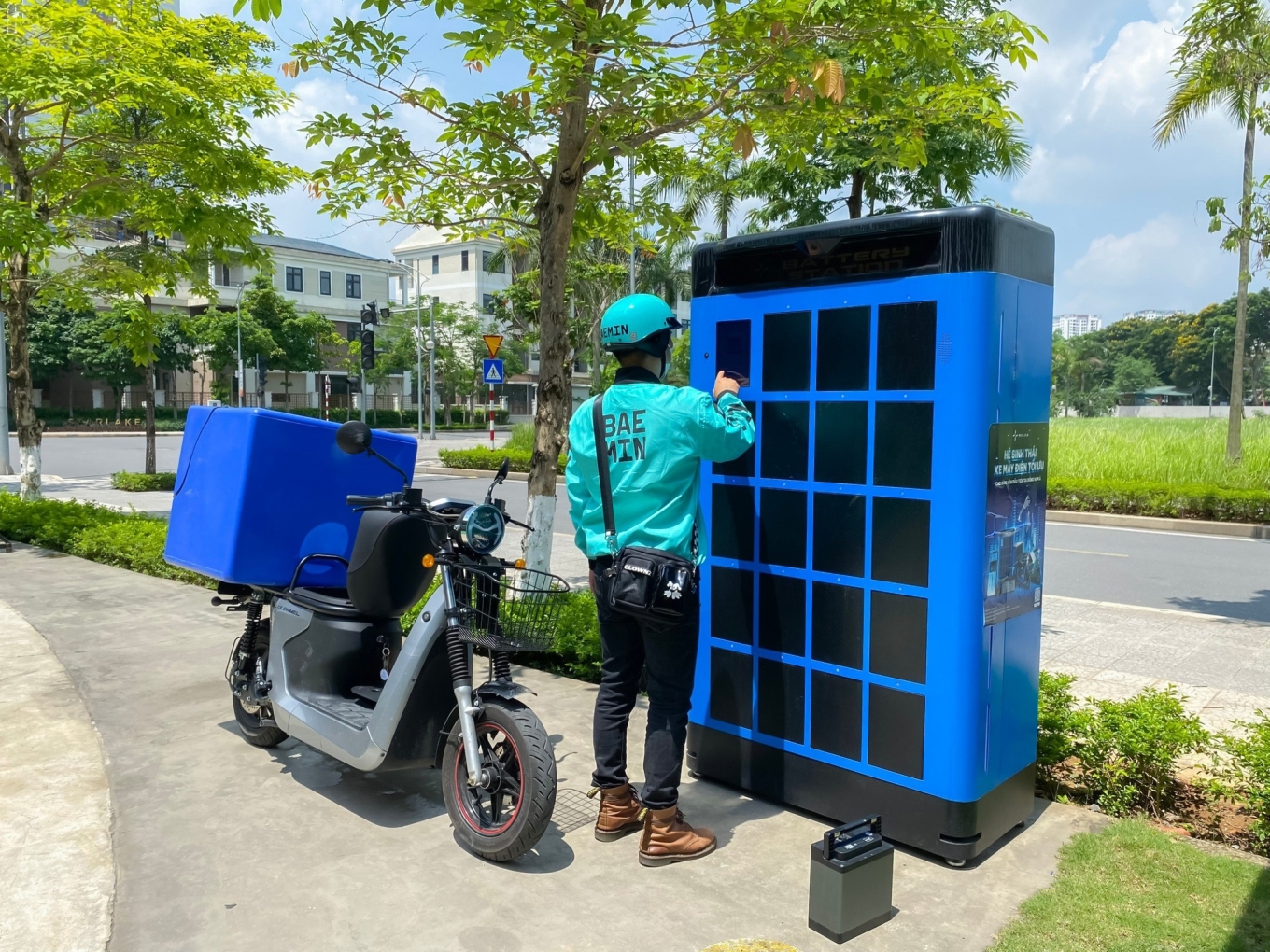 Người dùng nói gì khi đi đổi pin xe máy điện tại Hà Nội