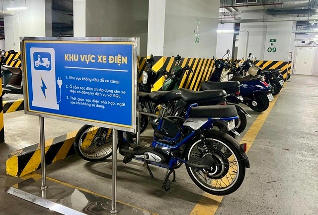Trạm sạc xe điện trong chung cư, bổ sung hoàn thiện quy định để đảm bảo an toàn