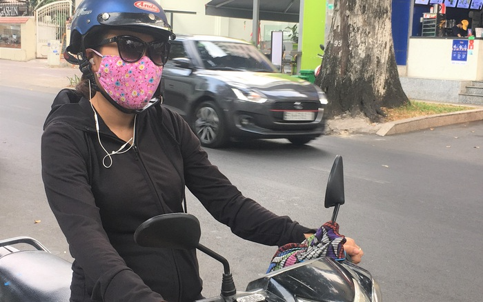 Mức phạt được nâng lên khi vừa đi tham gia giao thông vừa đeo tai nghe