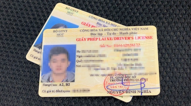 Trẻ em không được ngồi ghế trước và phải sử dụng thiết bị an toàn