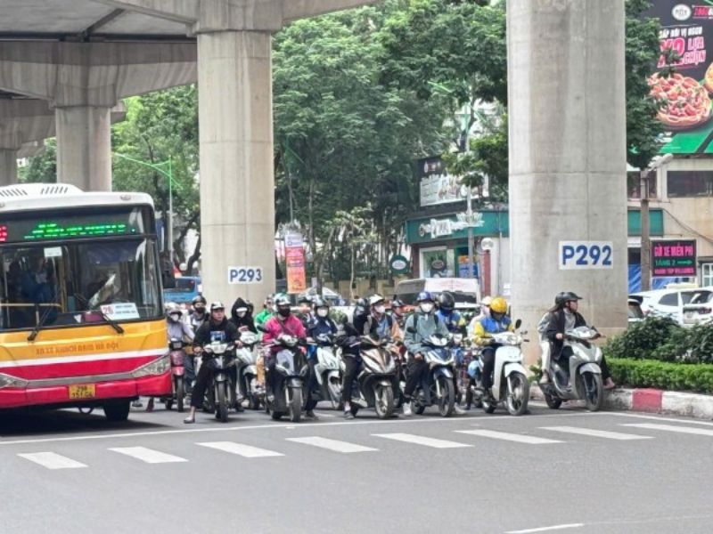 Ngày đầu vận hành camera AI tạo bước chuyển rõ rệt trên đường phố Hà Nội