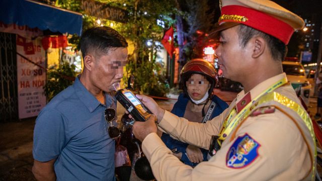 Uống rượu bia dù ít vẫn bị phạt, bài học cho mọi người trong dịp lễ 20.10