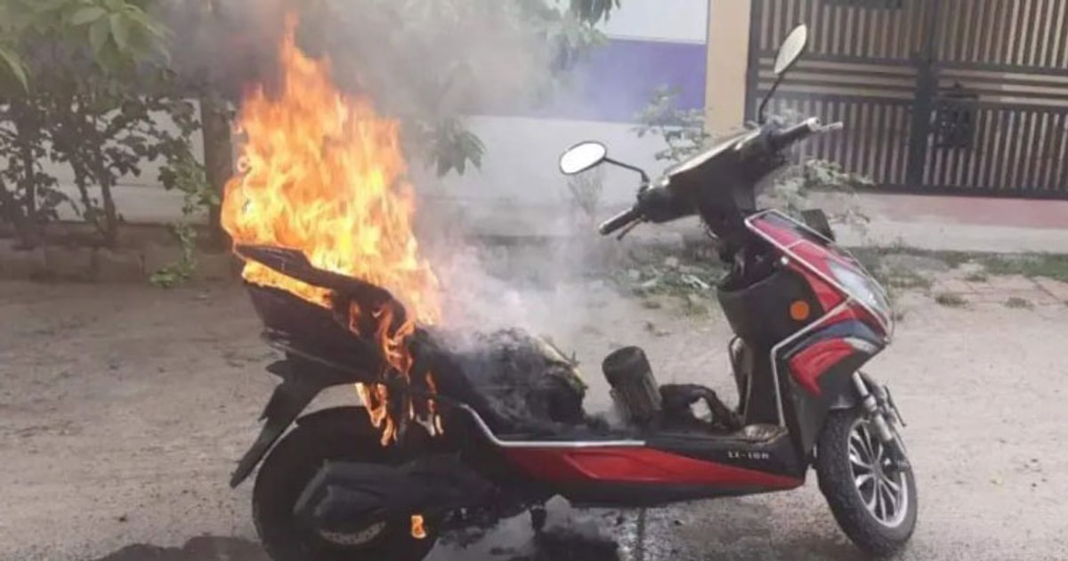 Nỗi lo về cháy xe điện, nhưng thực tế cần con số để so sánh với xe xăng