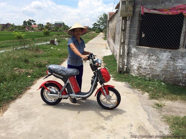 Xe đạp điện Nijia 2014 màu đỏ lốp liền săm chính hãng đến tay khách hàng ở Hải Dương.