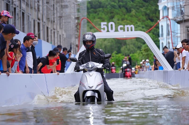 Hà Nội và thách thức giao thông trong mùa bão