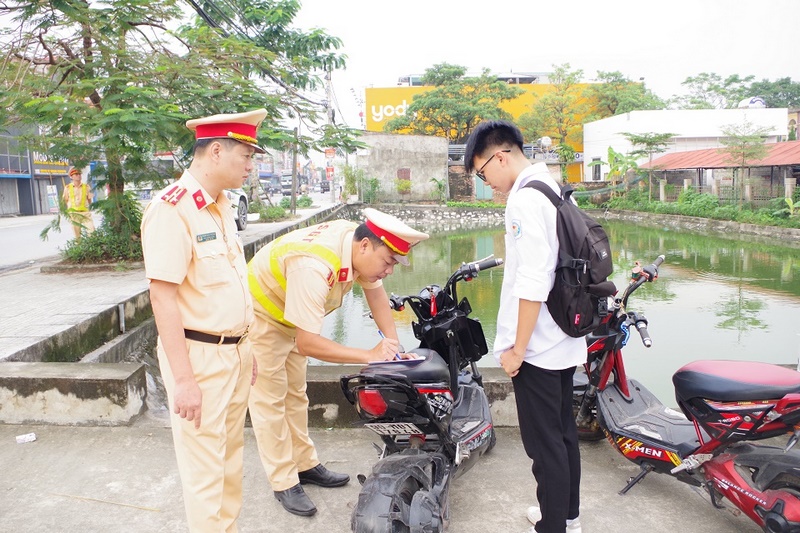 chua-hieu-luat-ve-dang-ky-xe-dien-hang-ngan-chiec-xe-bi-xu-ly