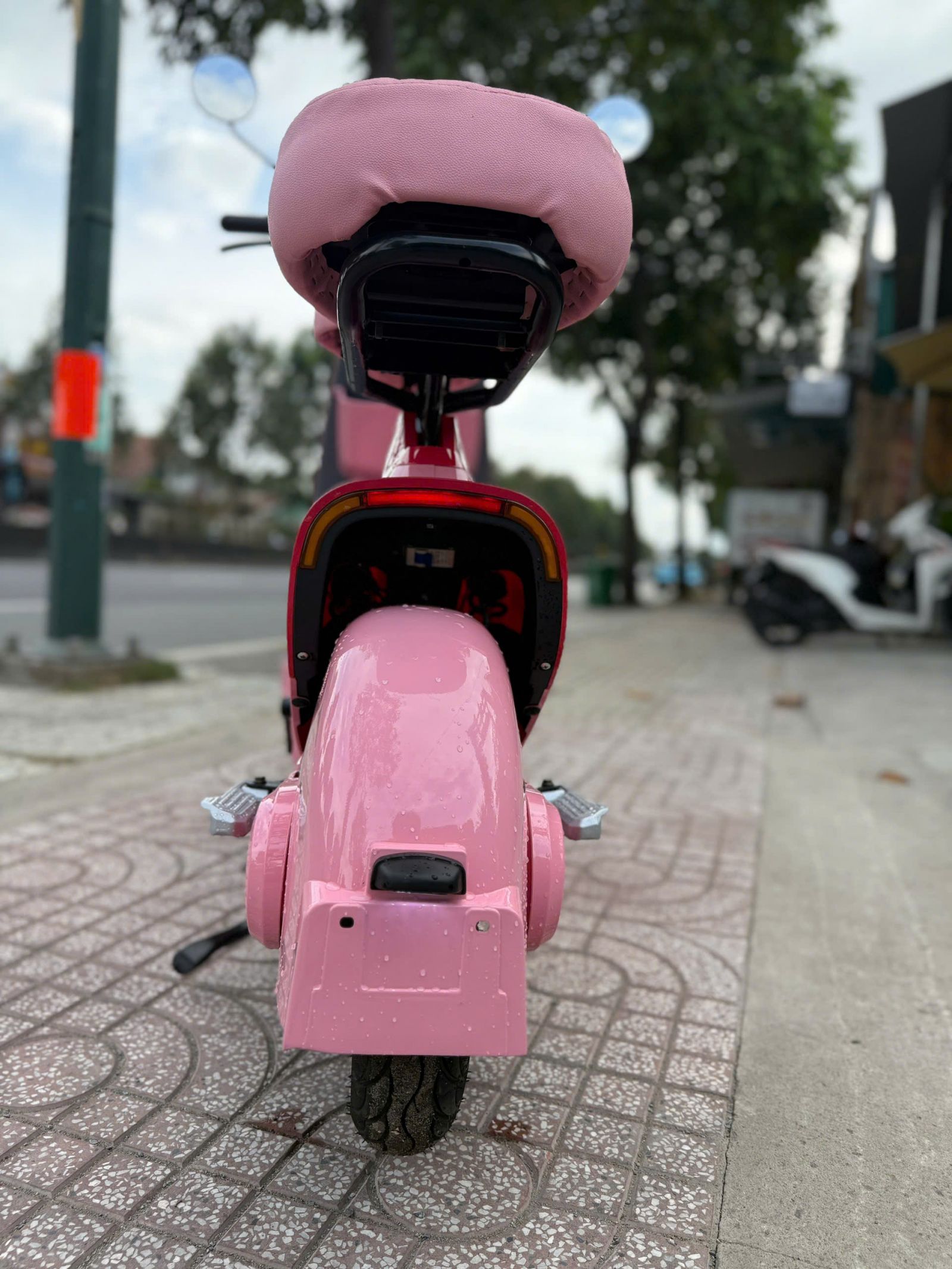 Doanh nghiệp được khuyến khích tổ chức làm việc online từ xa để tiết kiệm xăng dầu