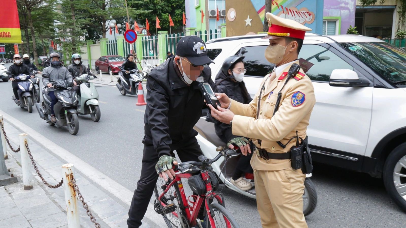 Xe đạp không còn ngoại lệ trong kiểm soát nồng độ cồn