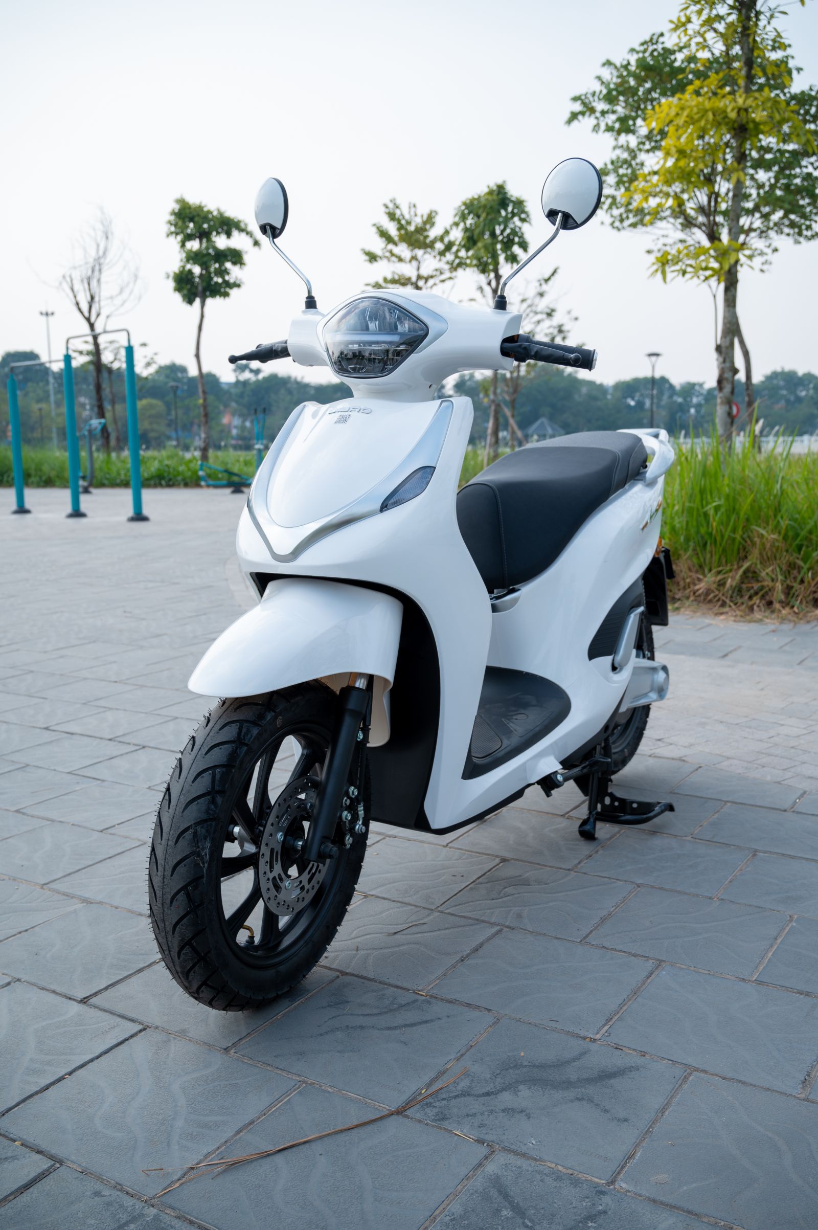 Cẩn thận khi sạc xe điện không tự ngắt và bình ngày càng nóng lên khi cắm điện?