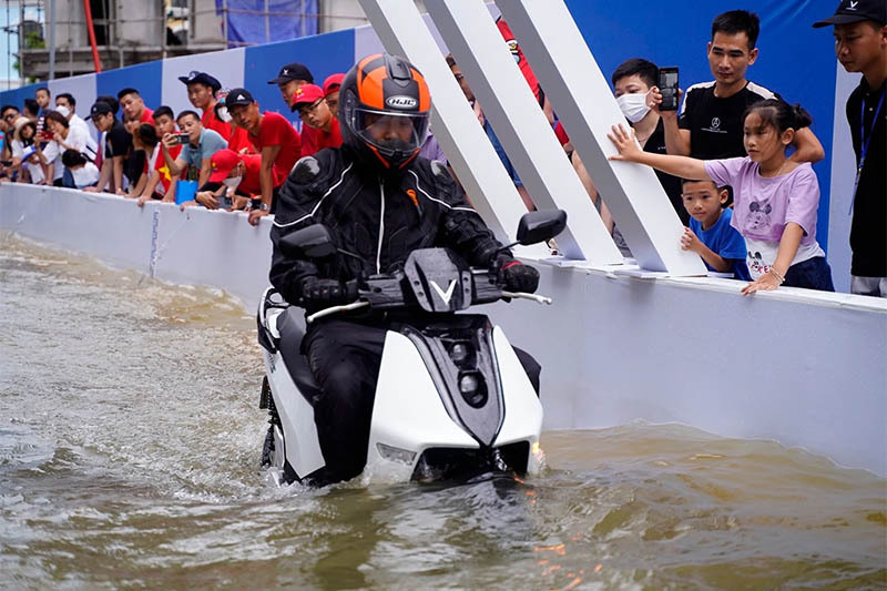 xe điện đi ngập nước có sao không