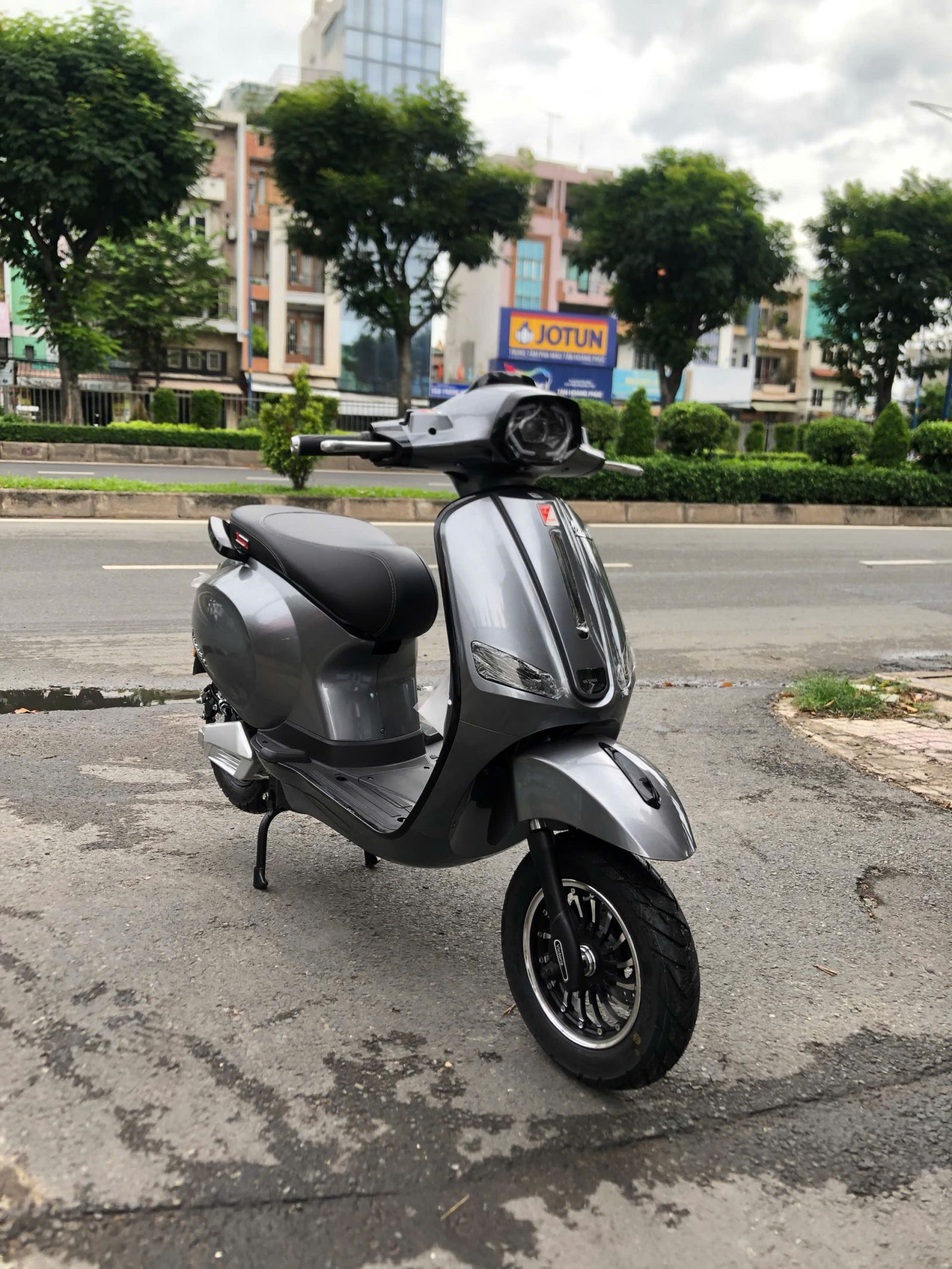 Xe điện có bị hỏng khi đi dưới trời mưa không?